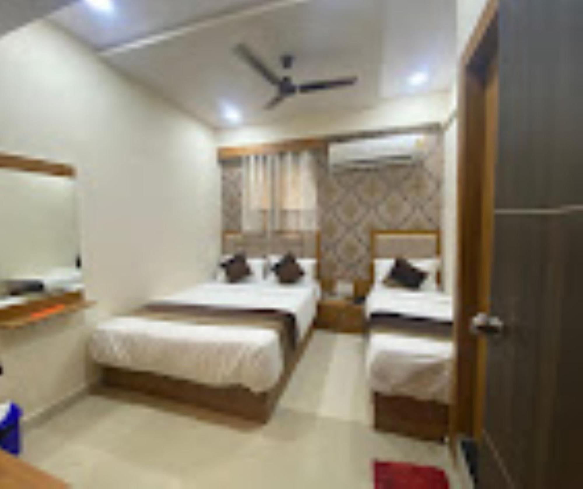 Hotel Surya Villa Ahmadabad Zewnętrze zdjęcie